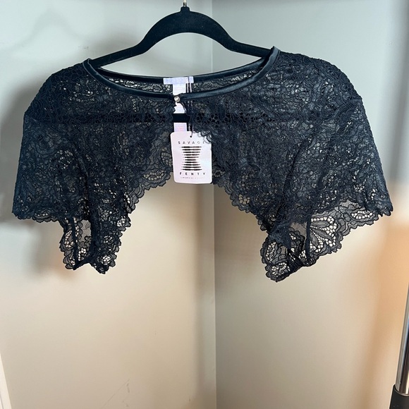SAVAGE SOPHISTIQUE WOVEN CAPELET